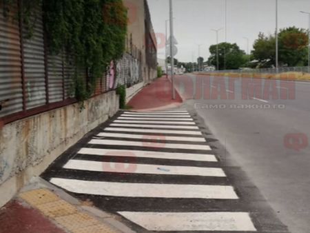 Абсурд: Пешеходна пътека на тротоар в Пловдив