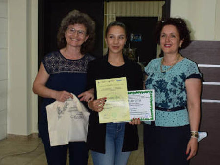 РИОСВ - Бургас награди ученичка в екологична конференция