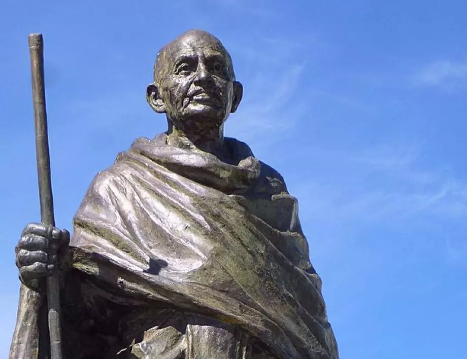 Махатма Ганди обявен за "фашист и расист", ще му бутат статуя в Англия