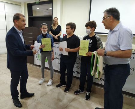 Университет „Проф. д-р А. Златаров“ раздаде награди на младежи, мислещи екологично за бъдещето