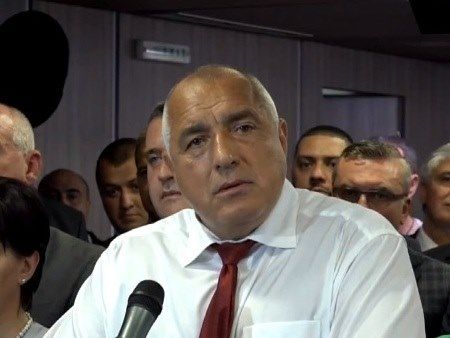 Борисов за скандалите: Държавният глава не иска да е сам в калта! Да бяха ме снимали гол!