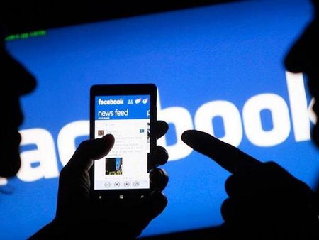 Фейсбук блокира платени изборни публикации от есента