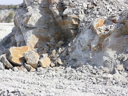 28-годишен мъж загина при трудова злополука в кариера за скални материали