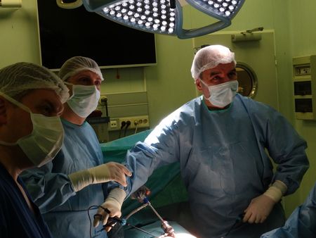 Началникът на Клиниката по хирургия в УМБАЛ „Дева Мария“ доц. д-р Анатоли Карашмалъков номиниран за Доктор на годината