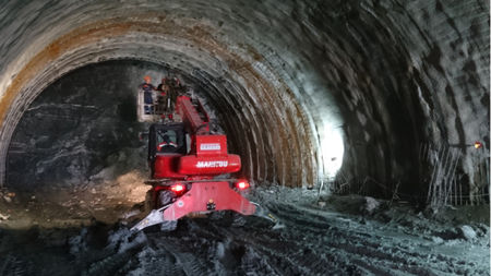 Срутване в тунел „Железница“, има затрупани хора