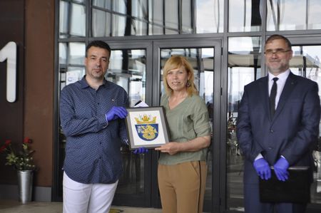 Гербът на Бургас ще пътува по света върху пощенска марка