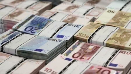 Външният дълг на България намаля незначително на годишна база през април