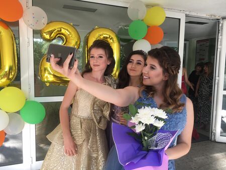 Три принцеси си казаха „чао” с Химията в Бургас, ще стават фармацевти
