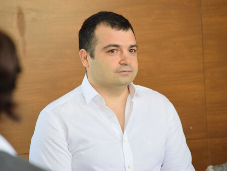 Общинският съветник Константин Бачийски отвърна на недоволното с. Равнец с контра подписка