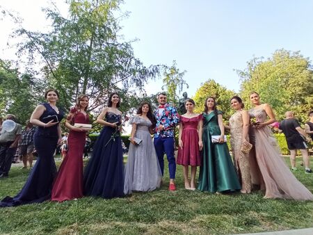 Стил и елегантност на бала на Руската гимназия в Бургас