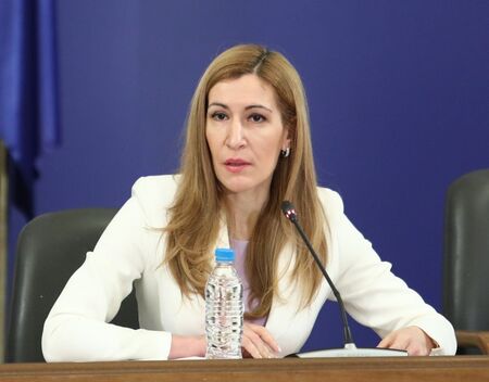 Николина Ангелкова: Мярката 60/40 за сектор „Туризъм” става 80/20