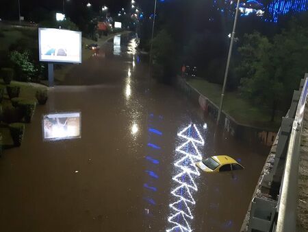 Бедствие в София! Ад от небето удави столицата (СНИМКИ)