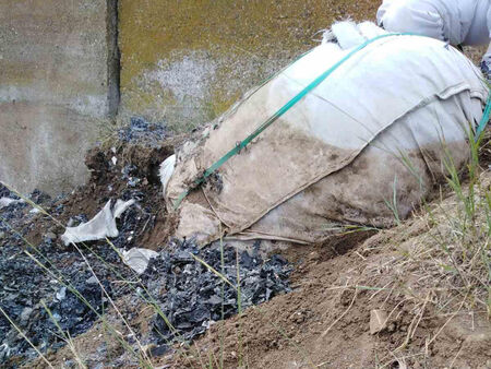 Разкриха още незаконно загробен опасен боклук край Червен бряг и с. Рупци