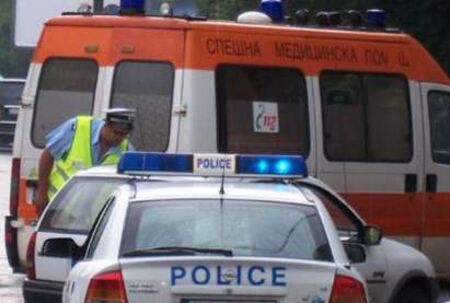 Млад мъж пострада при катастрофа на пътя между селата Трояново и Равнец