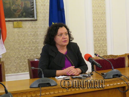Ивелина Василева: Ще наложим пълна забрана на строителството в 100-метровата зона на брега