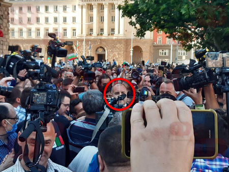 София излезе на протест след акцията на Прокуратурата в Президентството (допълнена)
