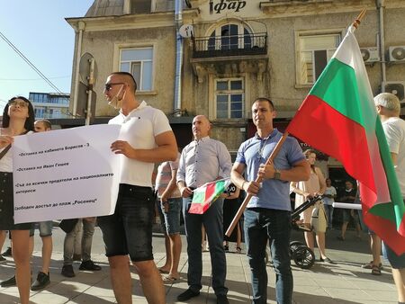 Живко Табаков поведе протеста срещу правителството в Бургас: Това е началото на края на управлението