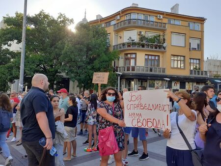 Антиправителствен протест и в Бургас