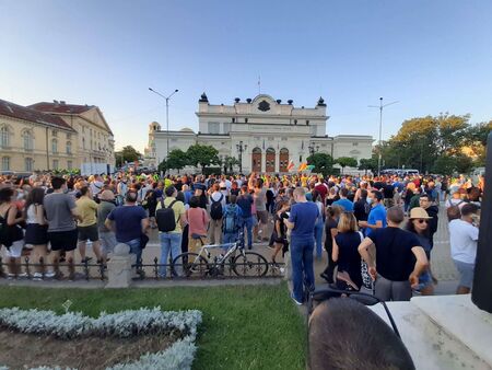 Разврат и голотии на протестите в София 18+