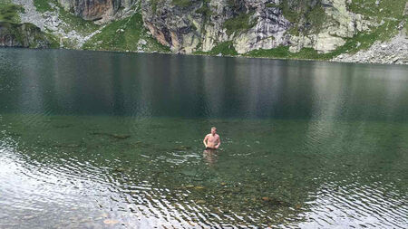 Потрес: Турист се изкъпа в езерото „Бъбрека”