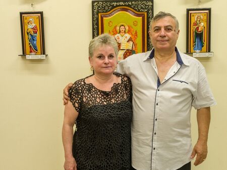 Семейство Вачеви от Бургас празнува своя 39-годишен семеен живот с обща изложба в Културния център