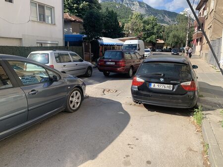 Бургазлия с БМВ вбеси врачани заради нагло паркиране (СНИМКИ)