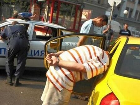 Тодор Атанасов от Каблешково попадна в капан, ченгета го спипаха с пико, докато се вози в такси