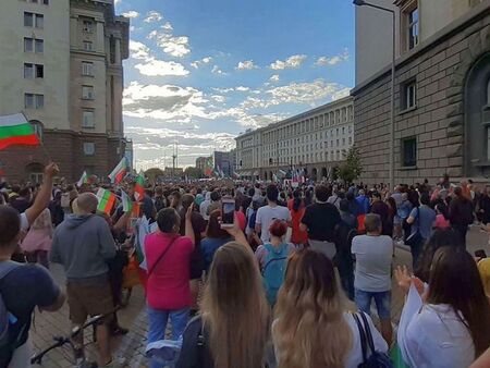 СДВР с апел: Запазете протеста мирен