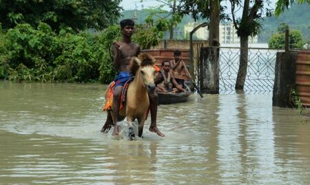 4 млн. души в Индия и Непал са евакуирани заради наводнения