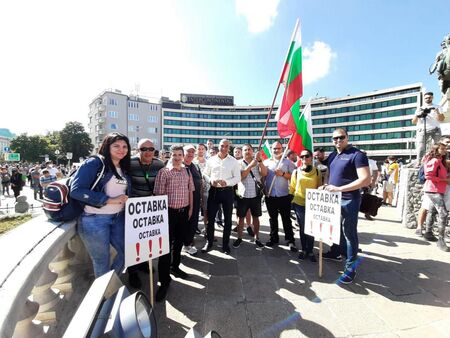 Бесепари от Бургаско се вляха в протеста пред парламента