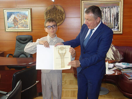 Кметът Николай Димитров се срещна с малкия несебърски талант Константин Башиков