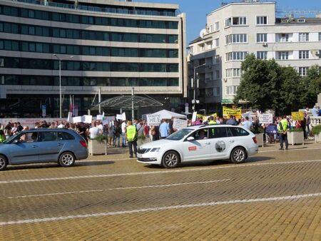 Нови промени в хазарта влизат на второ четене – провокираха протест пред парламента