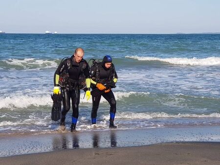 Драмата е неописуема: 40 минути спасители издирвали в морето Дениз пред погледа на отчаяните му родители