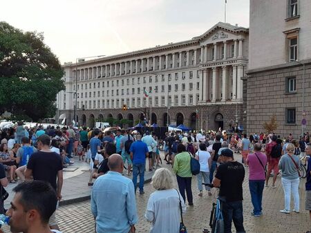 Ден 23: По-малко хора на протеста в София, блокадата продължава