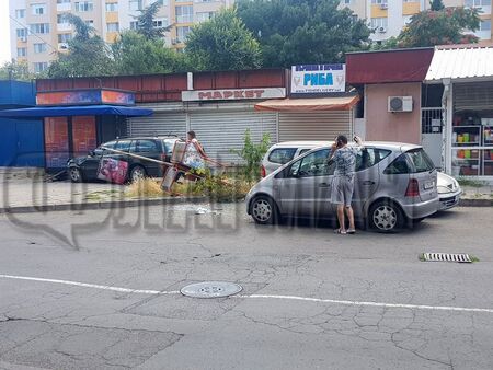 Извънредно! Мерцедес и Опел в зверски сблъсък в жк „Изгрев“