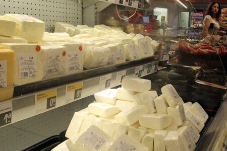 БАБХ проверява сиренето и кашкавала в търговските вериги