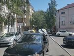 Пътен знак се заби в лек автомобил в центъра на Бургас
