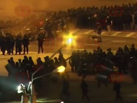 Кървави протести в Беларус, взрив разкъса протестиращ