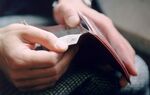 Полицаи от Първо РУ отърваха Бургас от сериен крадец на портфейли