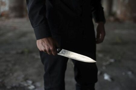 Рецидивист намушка с нож управител на шивашка фирма