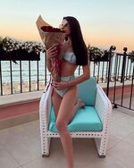Гаджето на Неделев празнува рожден ден сама