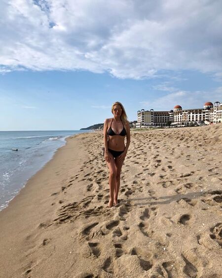 Венета Райкова демонстрира перфектна фигура на плажа
