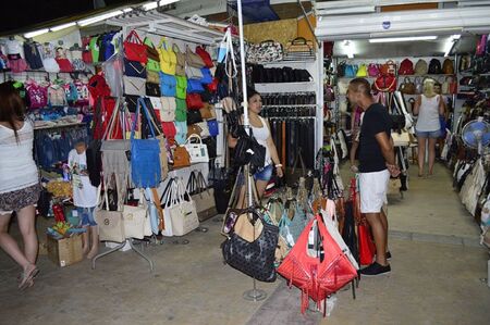 Търговци по морето: Чужденците се пазарят като дърти цигани