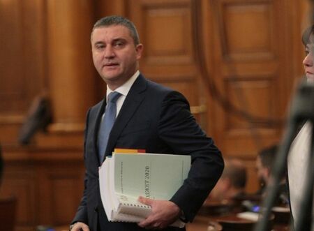 Доскорошният министър на финансите Влади Горанов става консултант