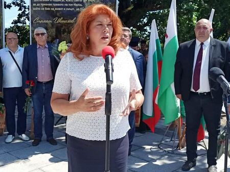 Вицепрезидентът от Петрова нива: Предложената Конституция е обидна за юристите и народа