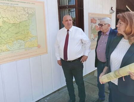 С помощ на дарители: На Петрова нива откриха първата картографска експозиция на открито, експонатите са безценни