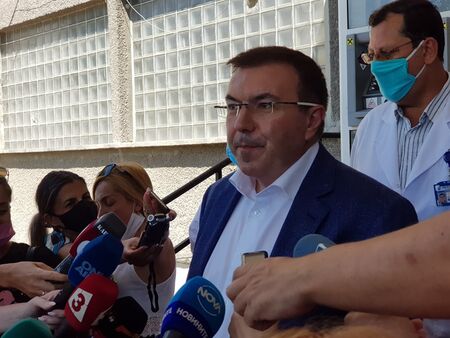 Министър Ангелов: Навременните мерки в Бургас дадоха ефект, в сравнение с Варна тук има много по-малко заразени