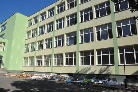 Обновяват класните стаи на СУ "Добри Чинтулов", от 15 септември там вече ще е АЕГ "Гео Милев"
