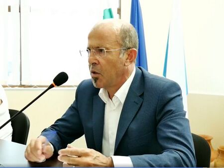 Фейсбук-спекулации вбесиха кмета на Приморско: Съветници подвеждат гражданите, няма как тук да има спешен център