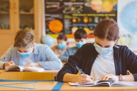 Мерките срещу коронавируса в училищата - примерите в чужбина